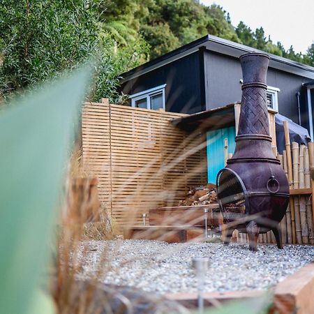 Kaitake Kabana - Unique, Off-Grid, Studio Retreat Oakura Eksteriør bilde