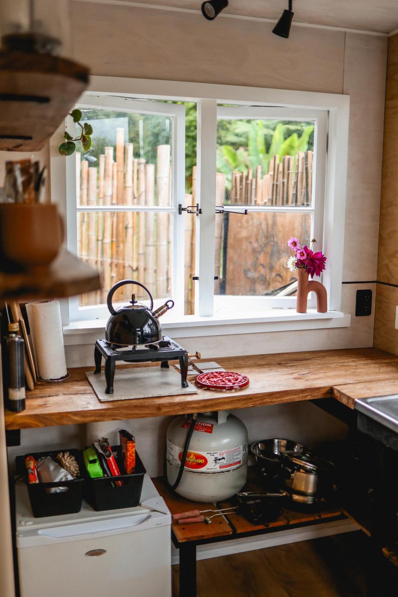 Kaitake Kabana - Unique, Off-Grid, Studio Retreat Oakura Eksteriør bilde