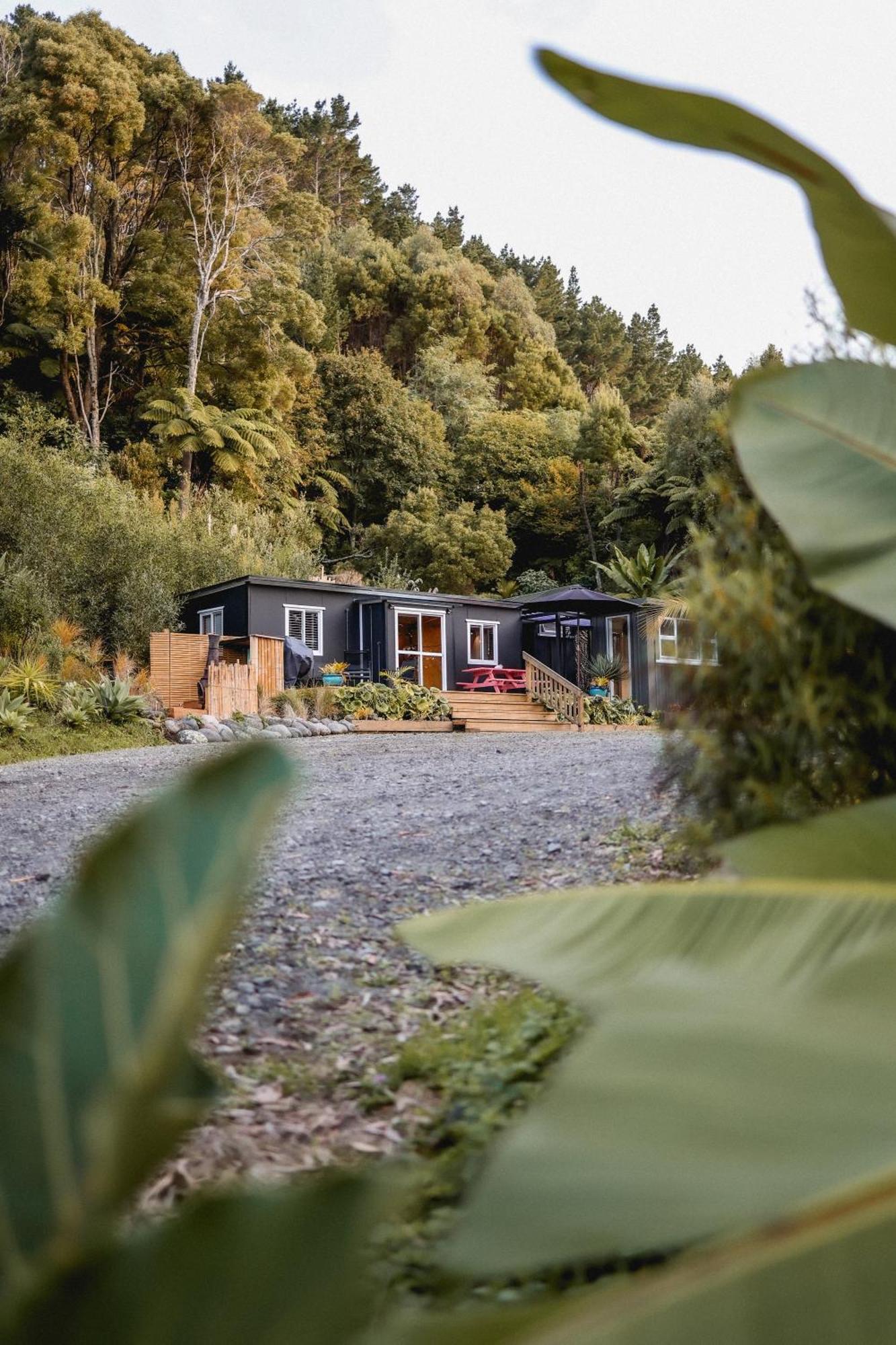 Kaitake Kabana - Unique, Off-Grid, Studio Retreat Oakura Eksteriør bilde