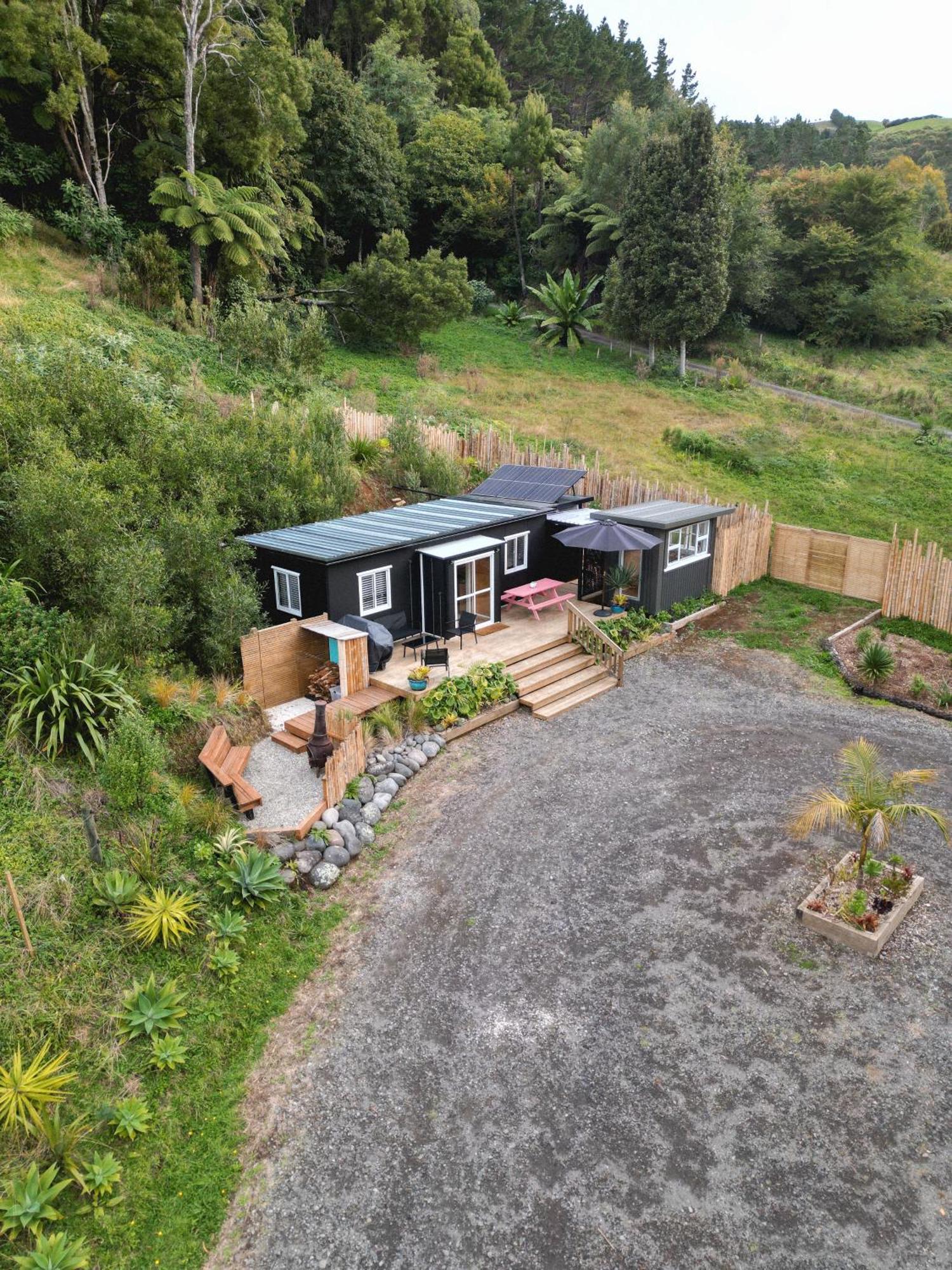 Kaitake Kabana - Unique, Off-Grid, Studio Retreat Oakura Eksteriør bilde