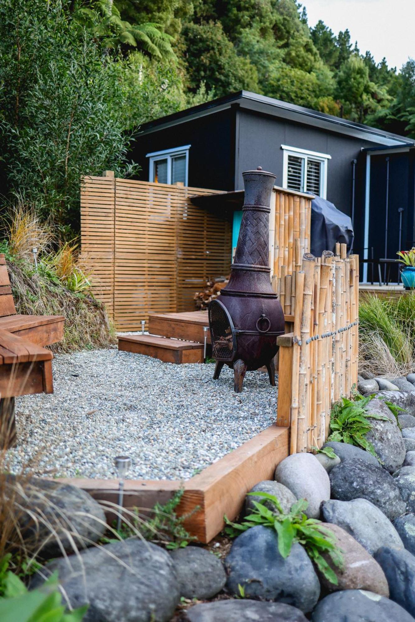 Kaitake Kabana - Unique, Off-Grid, Studio Retreat Oakura Eksteriør bilde