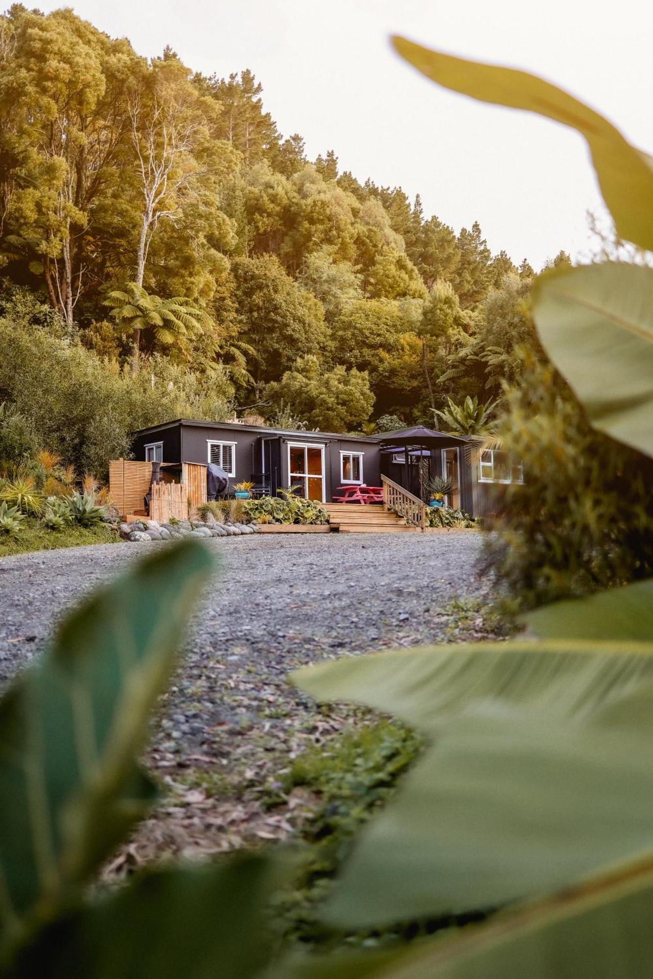 Kaitake Kabana - Unique, Off-Grid, Studio Retreat Oakura Eksteriør bilde